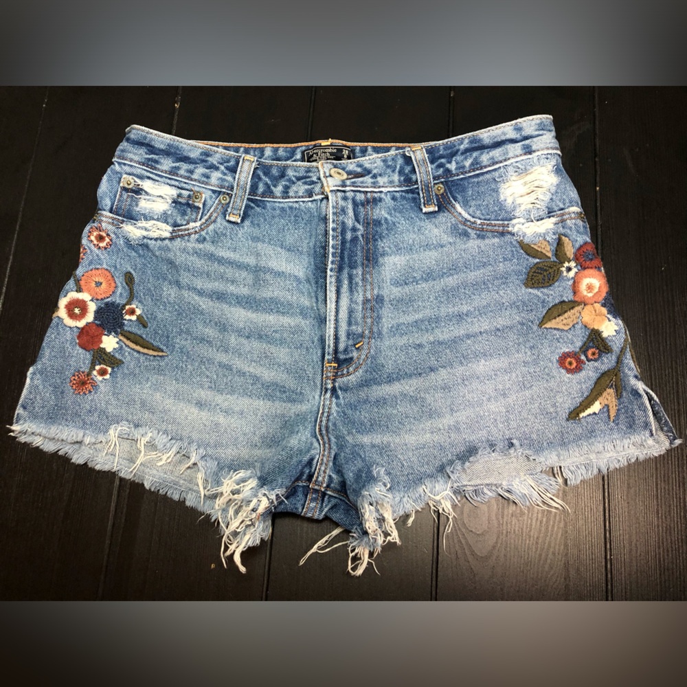 Abercrombie & Fitch Blue Embroidered Jean Shorts size 28/6
